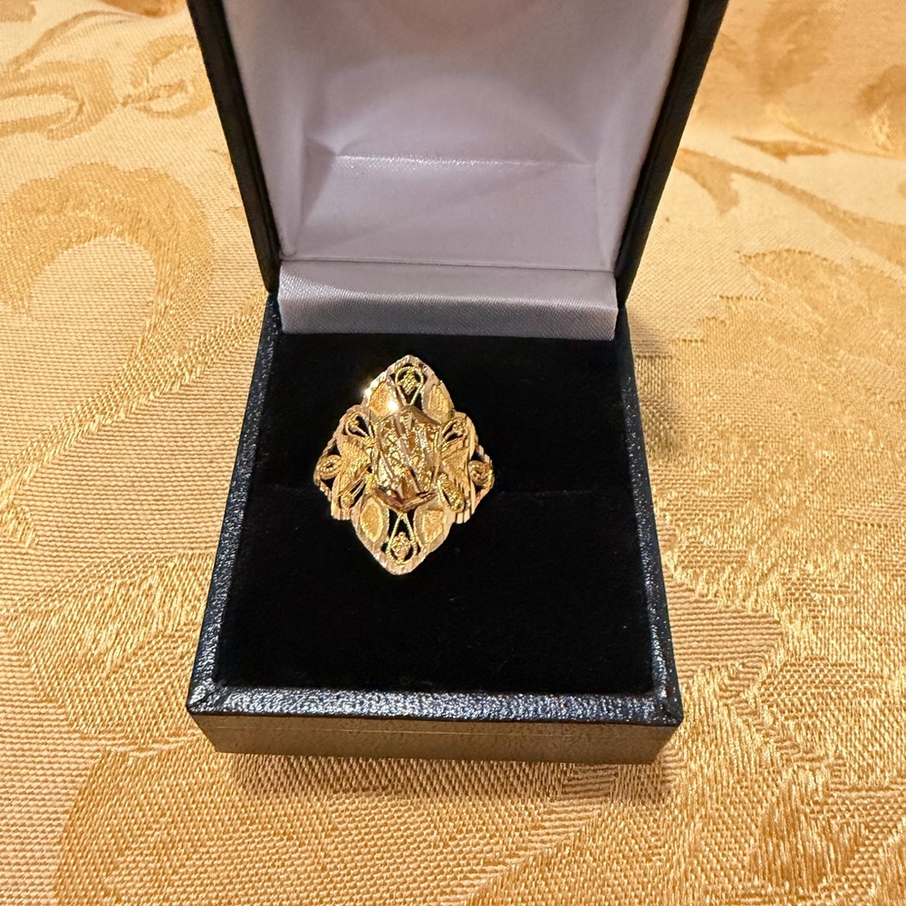 21k Solid Gold Leaf Ring Size 8 - image 1